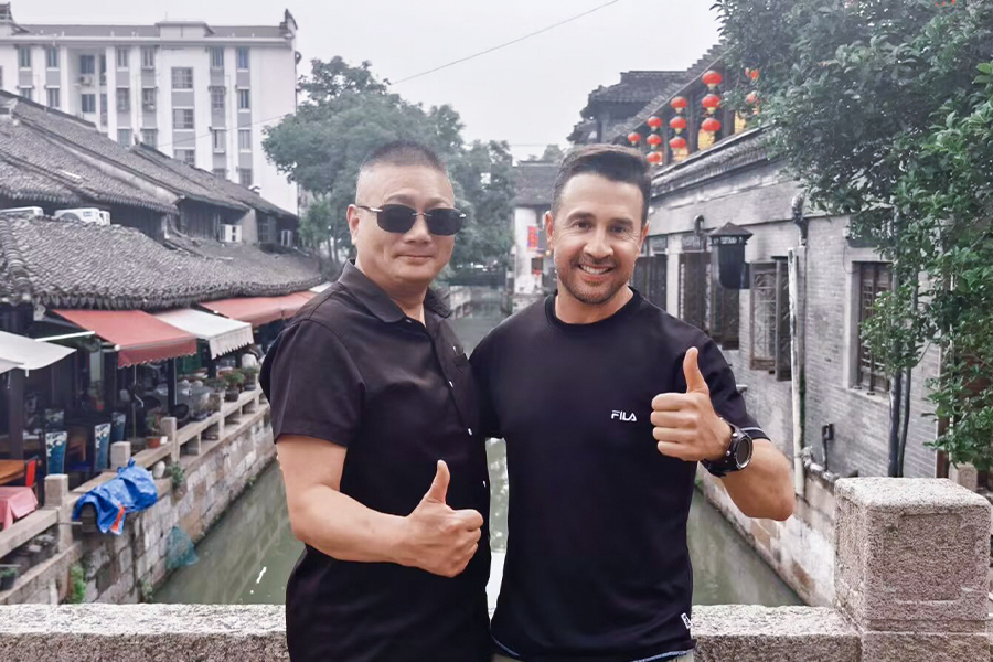 Foto bersama dengan para tamu